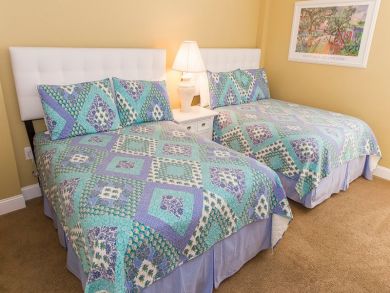 2 Bedroom Beach Condo with Wood Floors New Furnishings